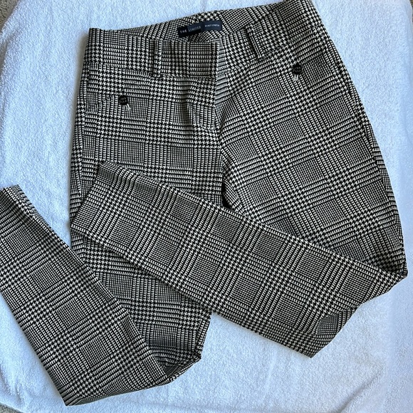 Houndstooth Straight Leg Pants - Picture 1 of 3